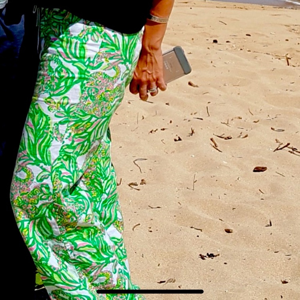 Lilly Pulitzer linen “The Beach” pant wide leg.
Excellent used condition.